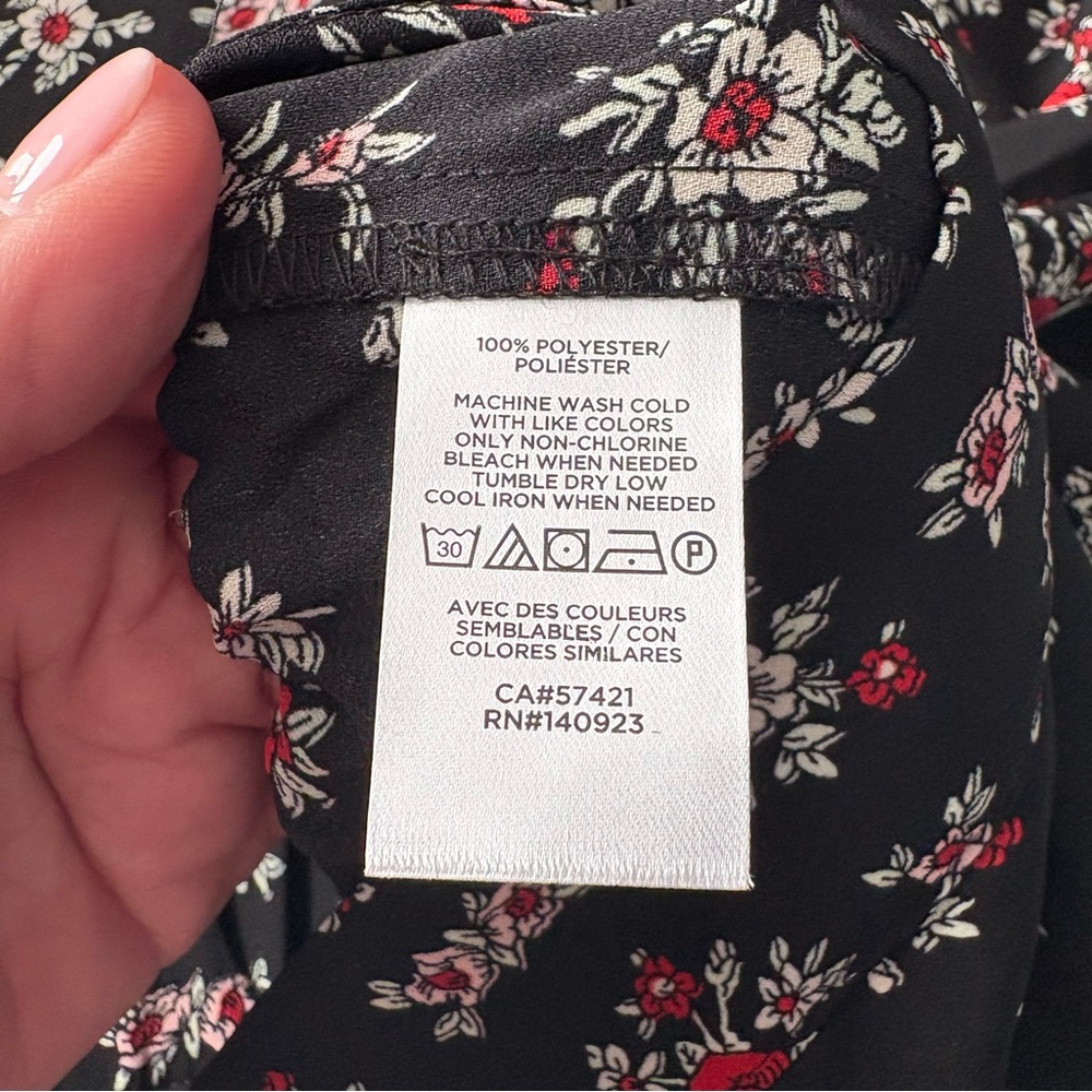 LOFT Ruffle Floral Black / Red Blouse Size XS — BEAUTIFUL!!! - Picture 9 of 9